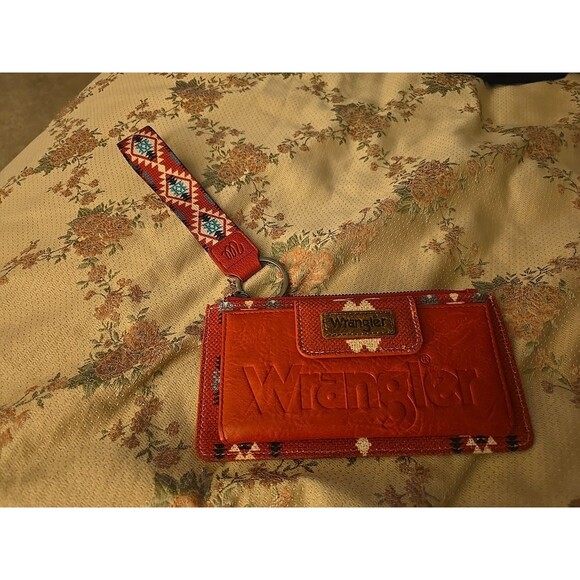 Nwot Wrangler Aztec Wallet Women's Wristlet Red Faux Leather & Canvas Gift Item - Picture 1 of 6